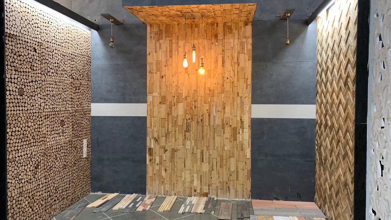 Wall panels installation — Divya Stones workshop
